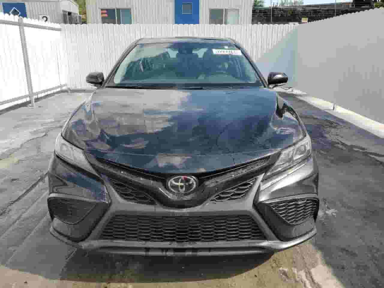 TOYOTA CAMRY SE 2024