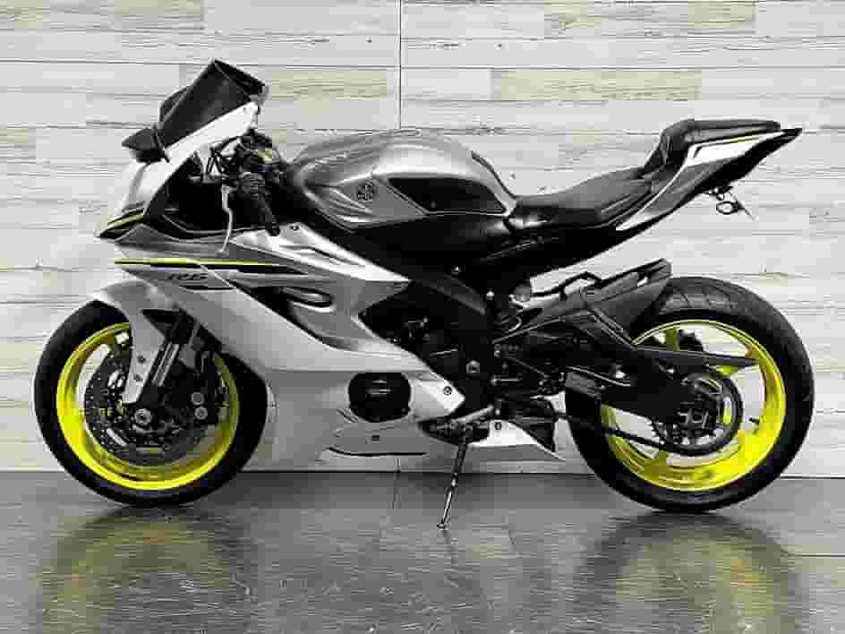 Yamaha R6 model 2017