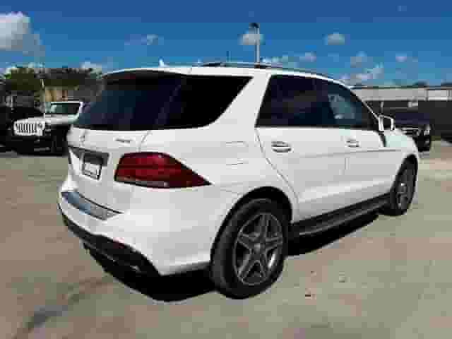 Mercedes Benz GLE 400 model 2017
