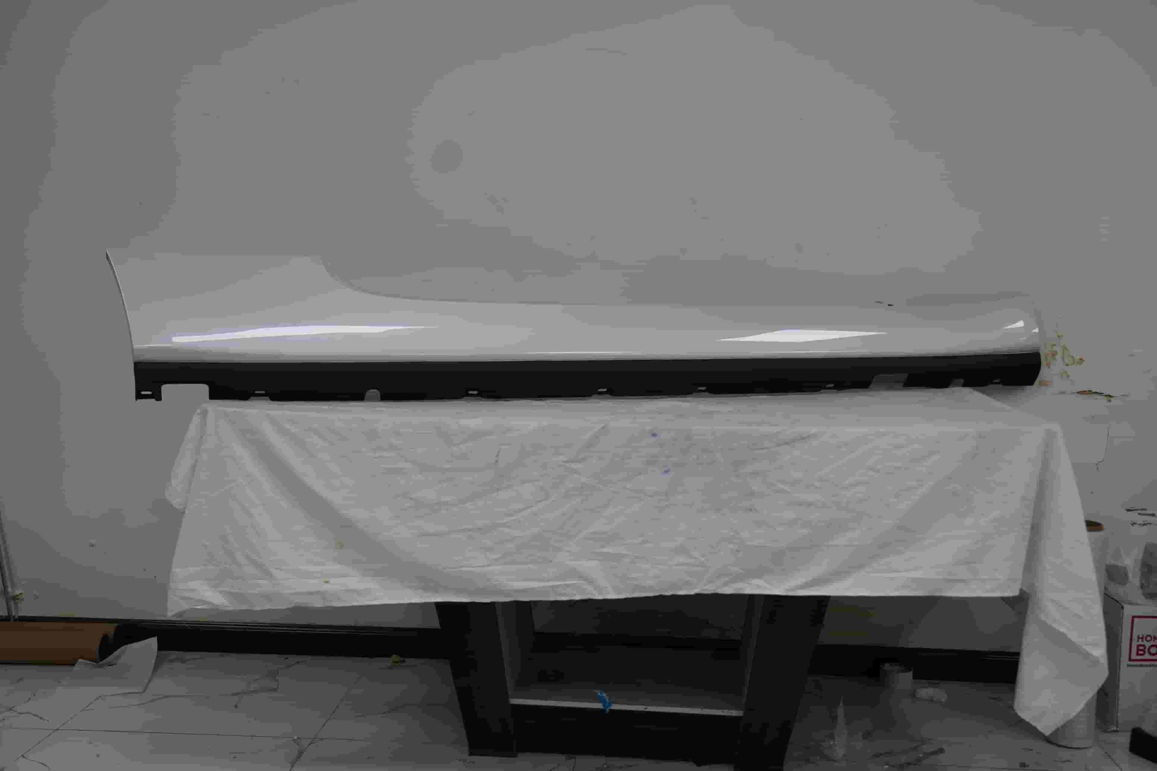 Rolls Royce Dawn Side Trim Panel Sill Left White OEM