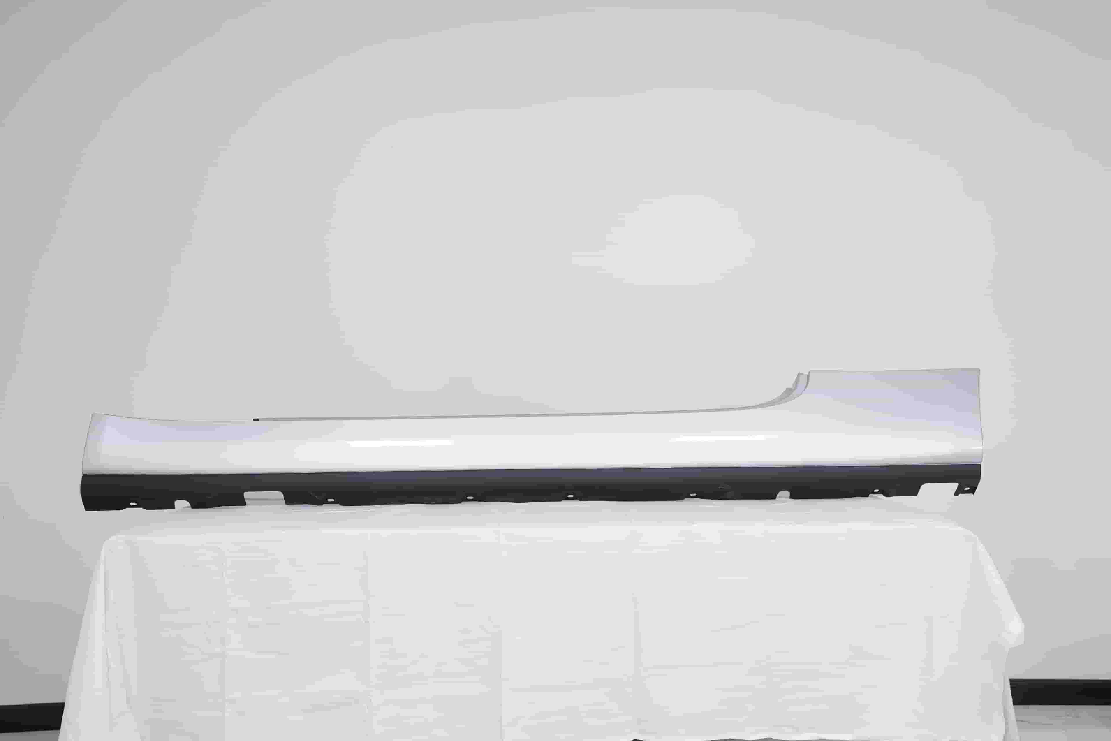 Rolls-Royce Dawn side trim panel in silver