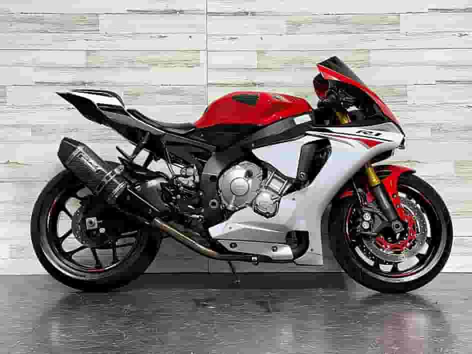 ياماها YZF R1 2015 متوفرة