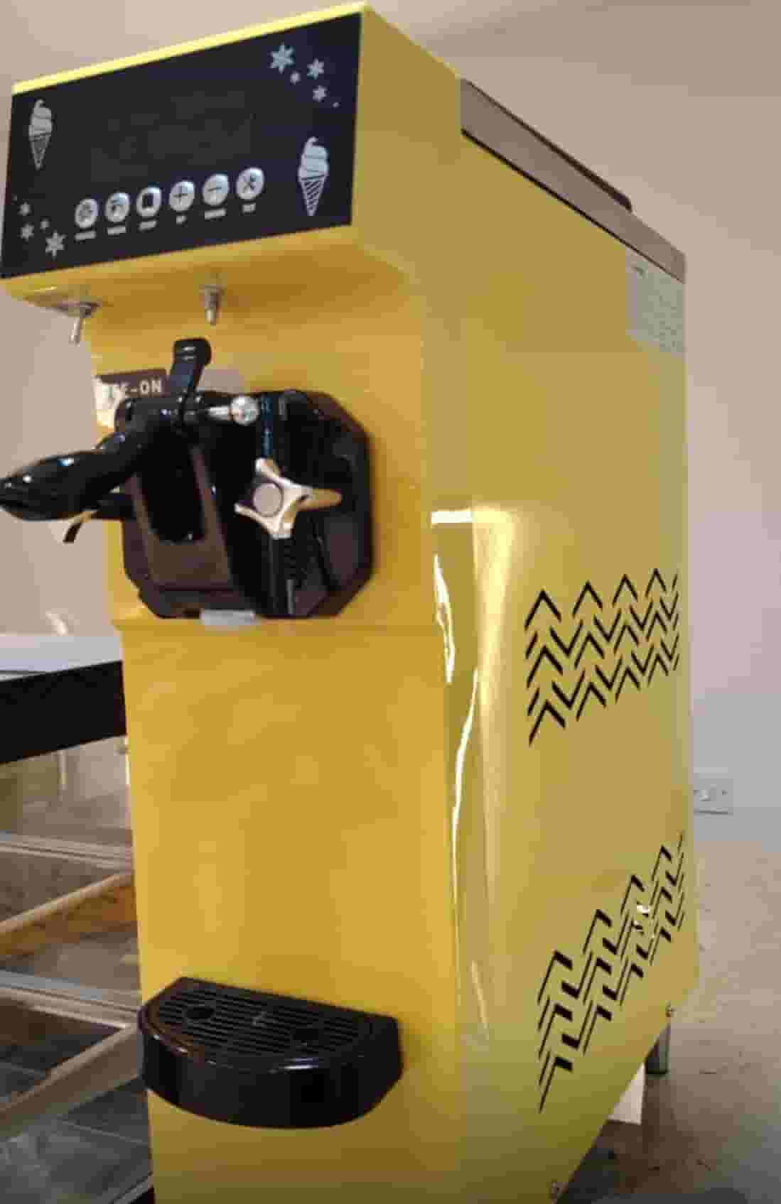 Ice cream maker