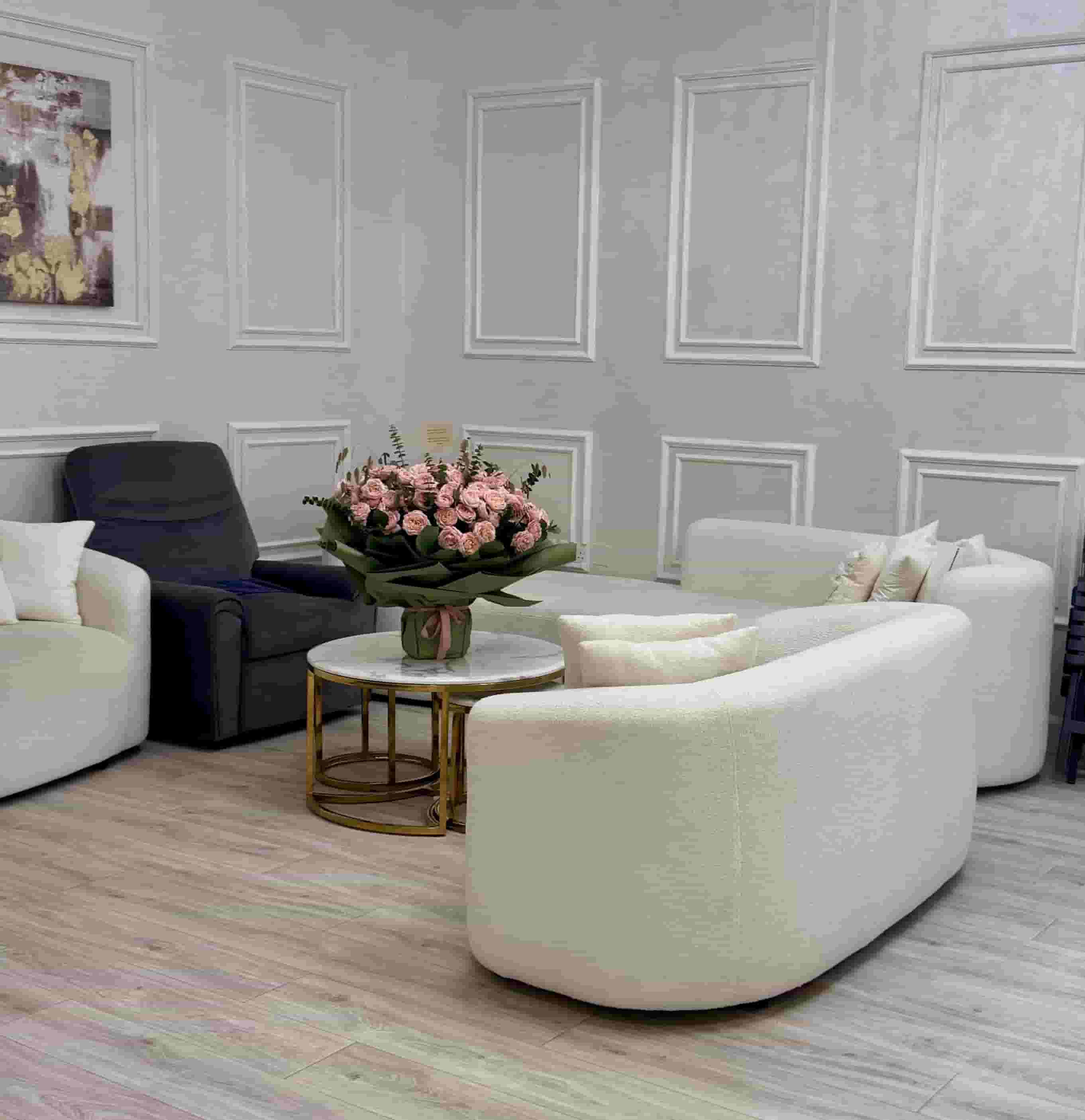 A very elegant modern sofa set