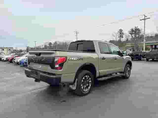 Nissan Titan Pro 4X 2021