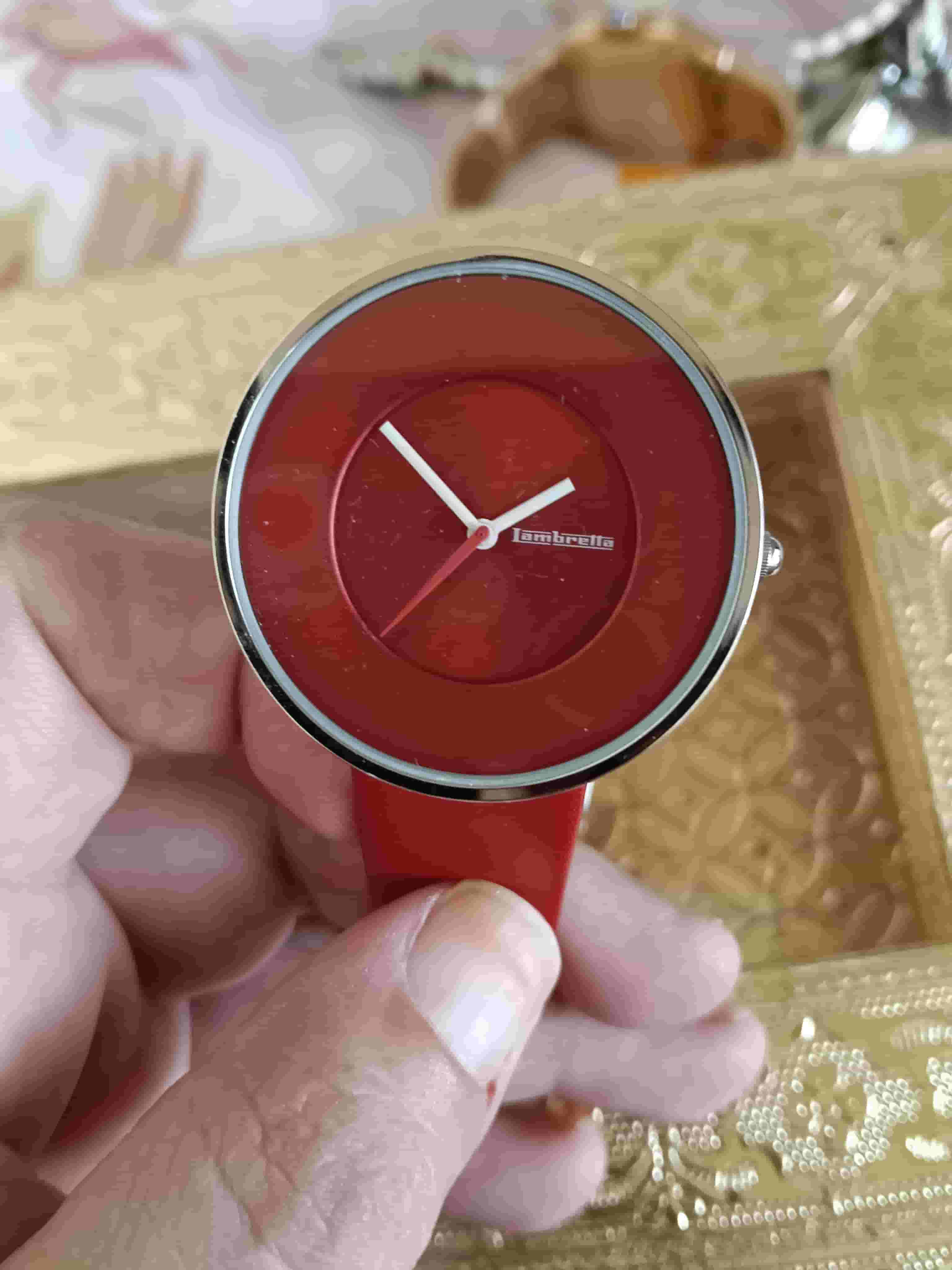 ساعات للبيع