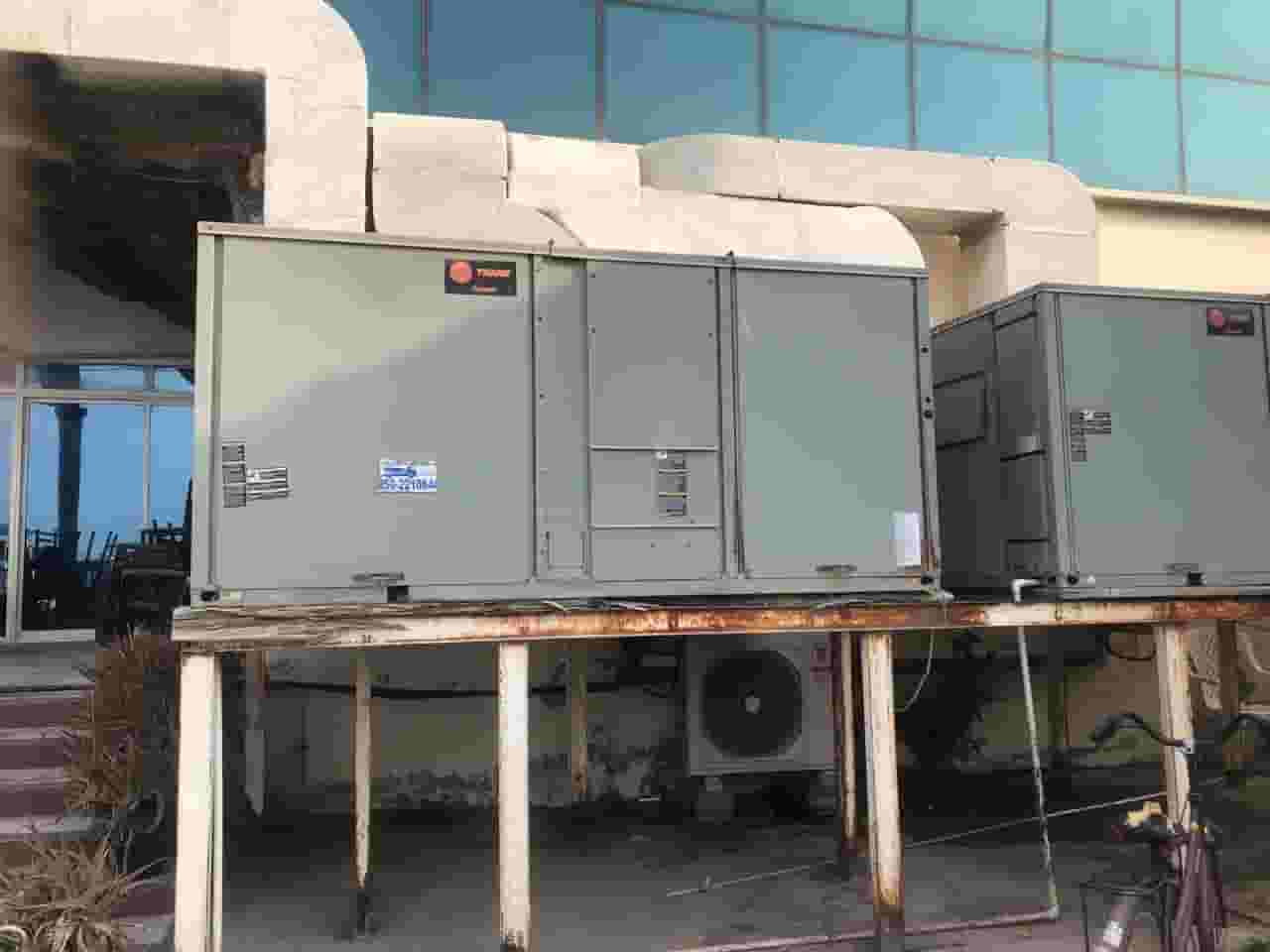 2 air conditioning units