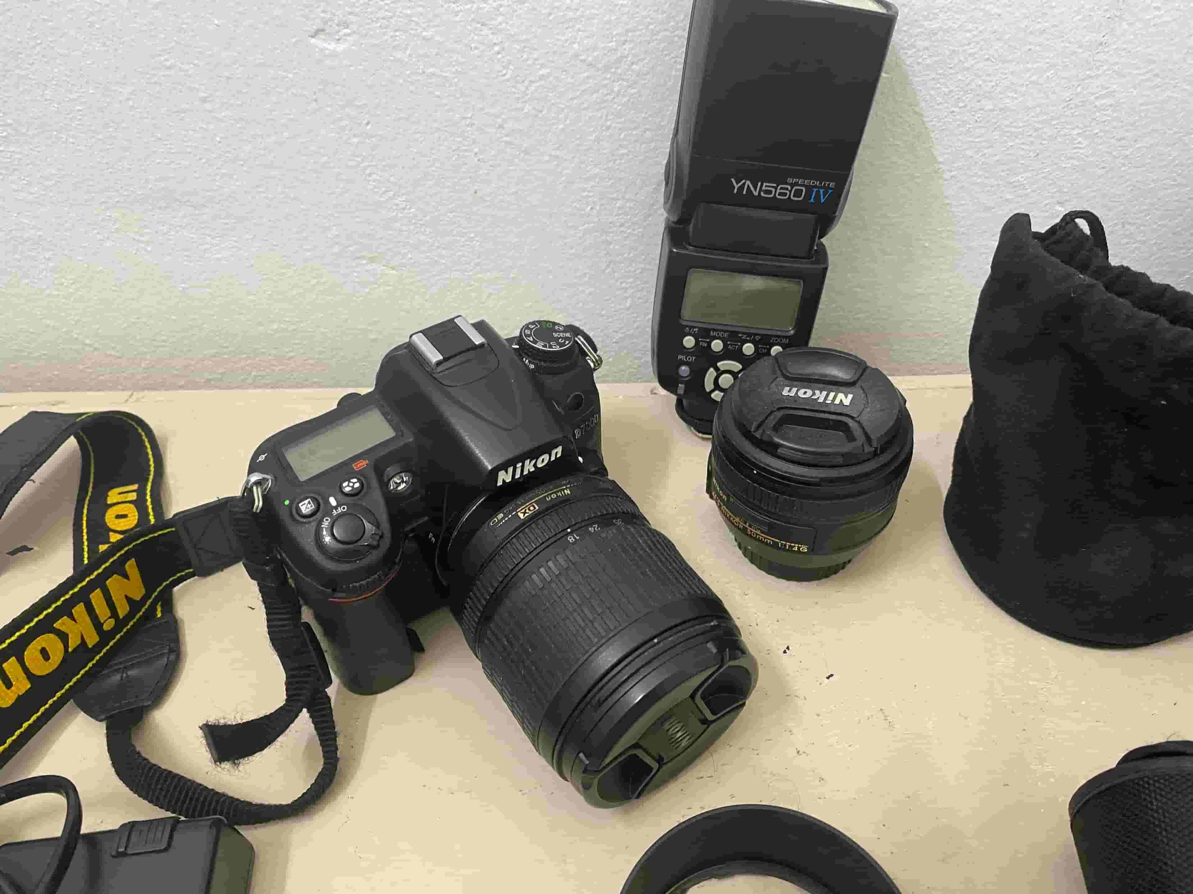 نيكون D7000 بحالة ممتازة مع عدسة 18-105 وعدسة 50 مم