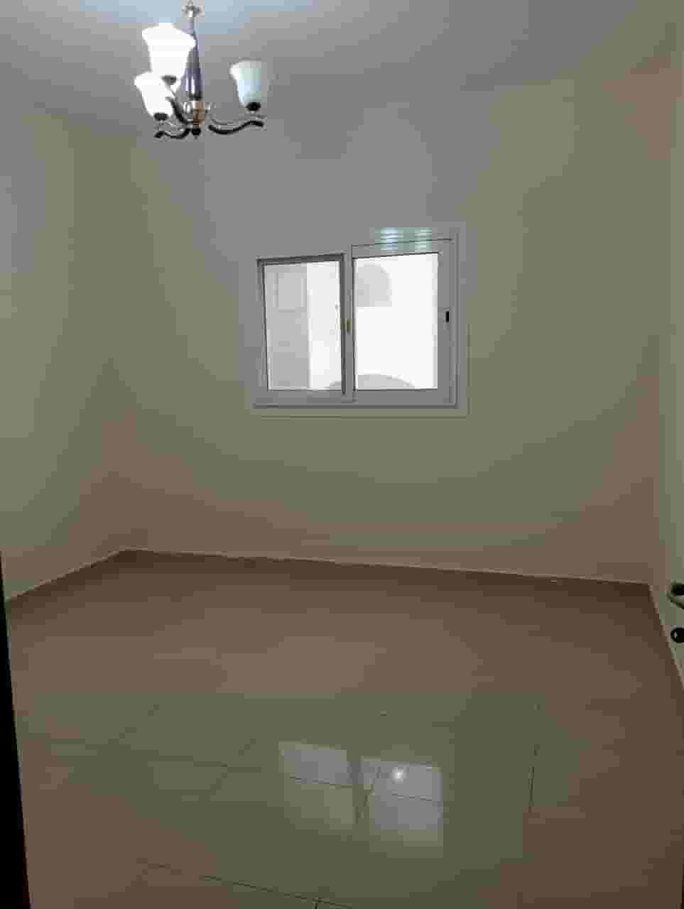 شقه بالقاسميه للايجار السنوي موقع متميز غرفه وصاله