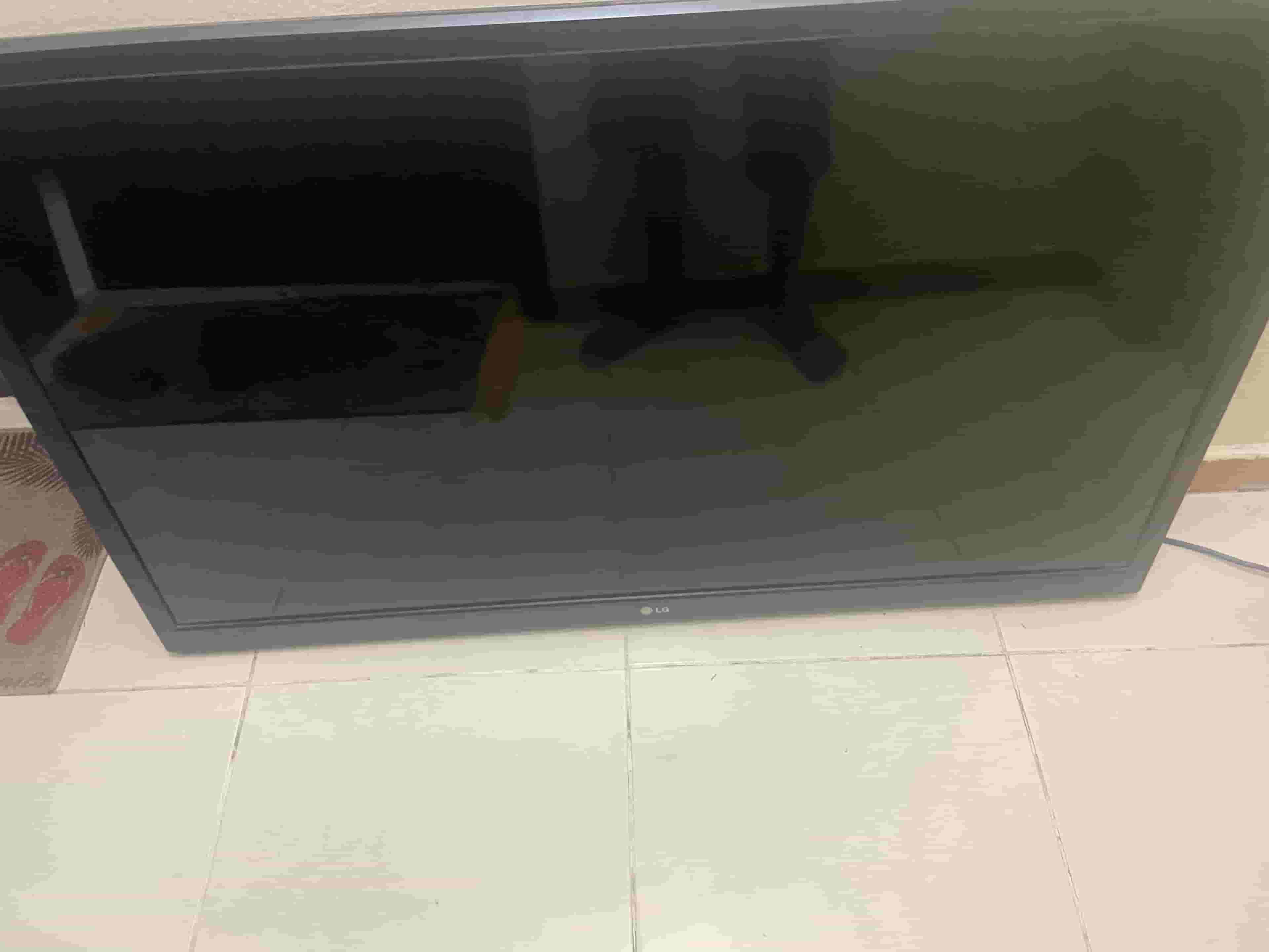 شاشه LG شبه ذكيه للبيع 43 بوصة