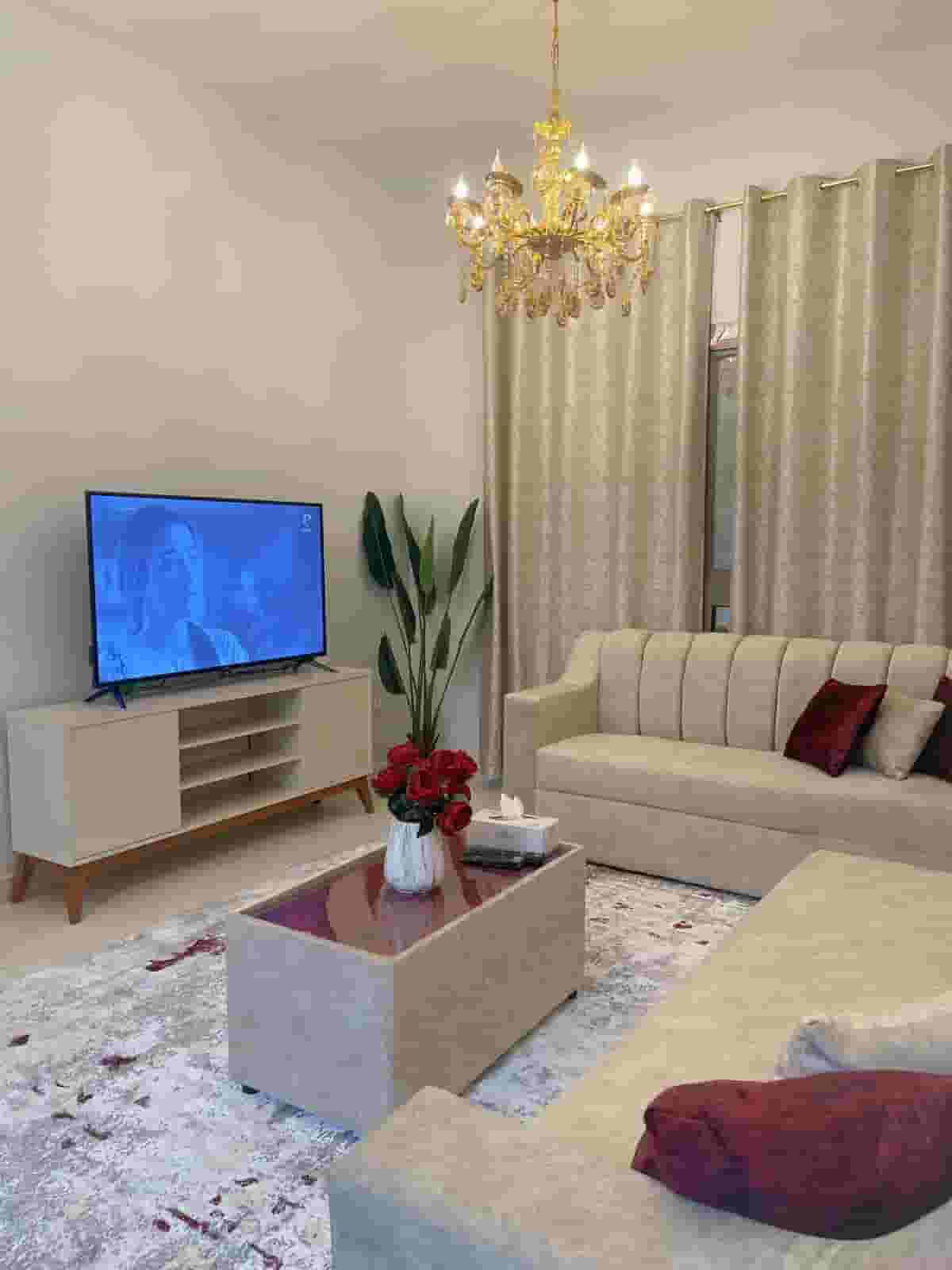 شقه للبيع بمدينه الامارات 2 غرفه وصاله 