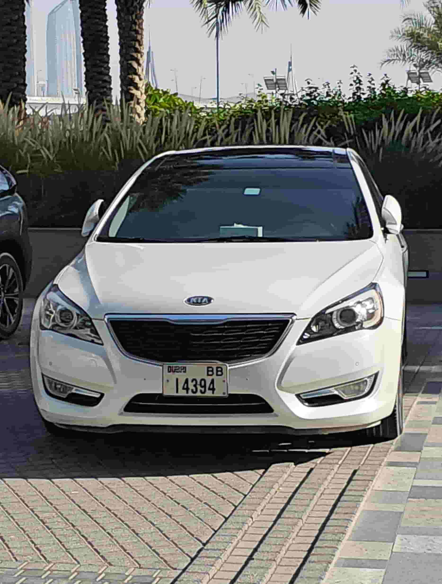 Kia Cadenza K7 car in very good condition