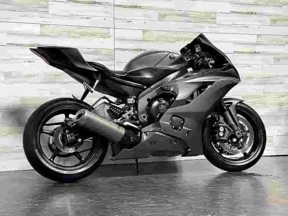 ياماها R6 2018 متاحة للبيع