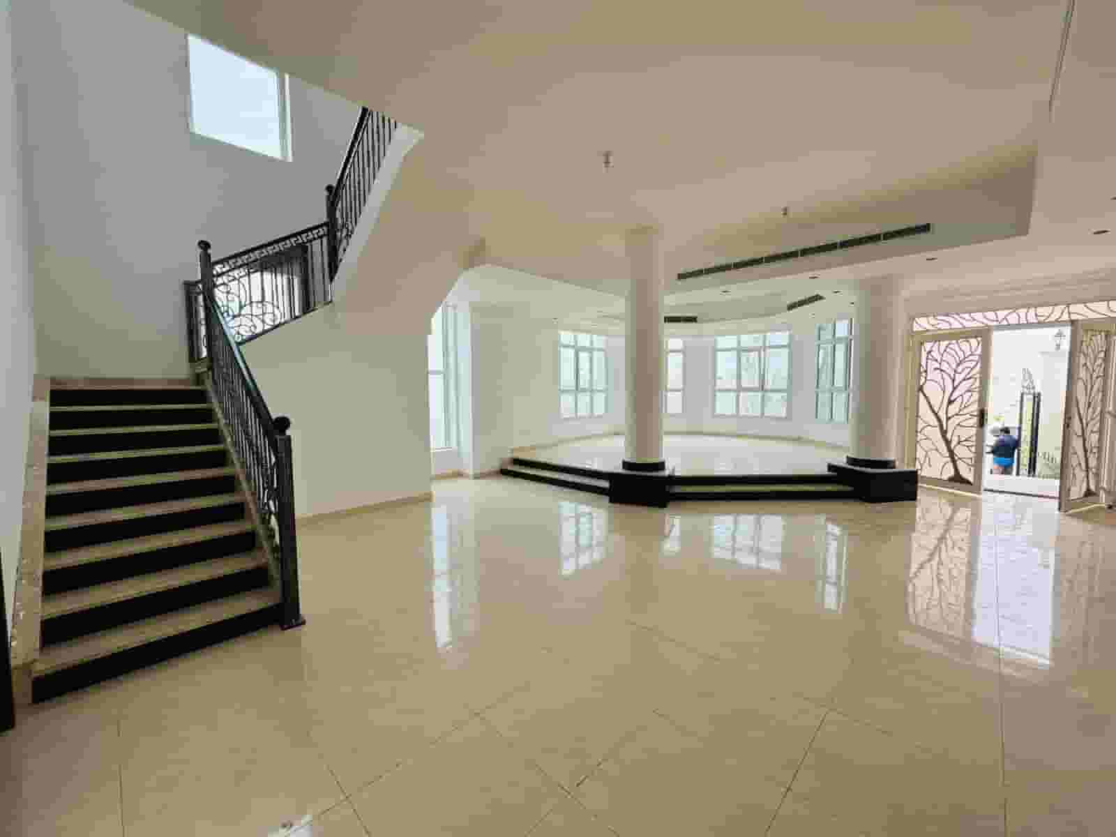 Spacious 5 bedroom majlis villa for rent