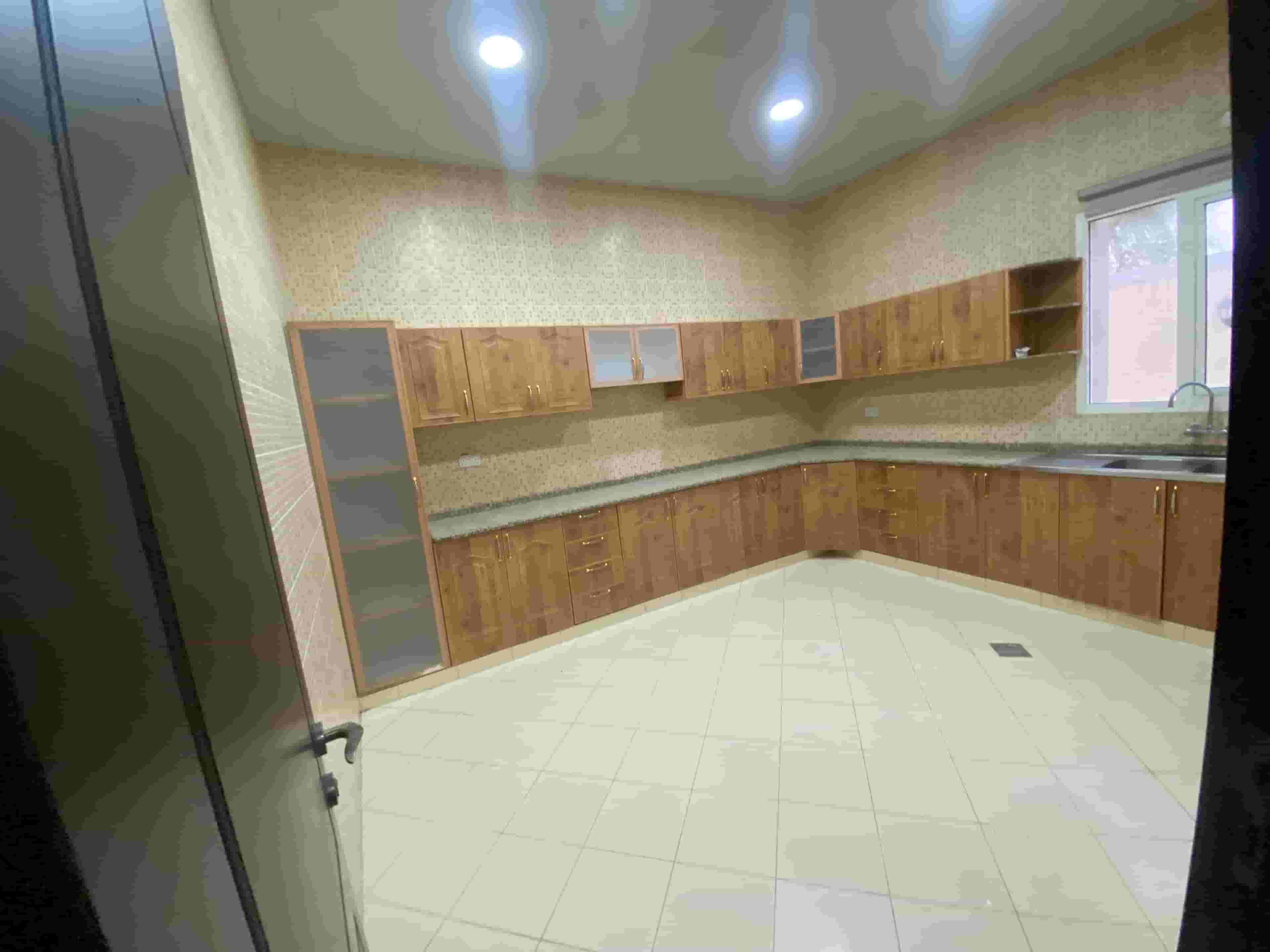 For rent a 5-room villa and a very elegant finishing board, a notarized contract