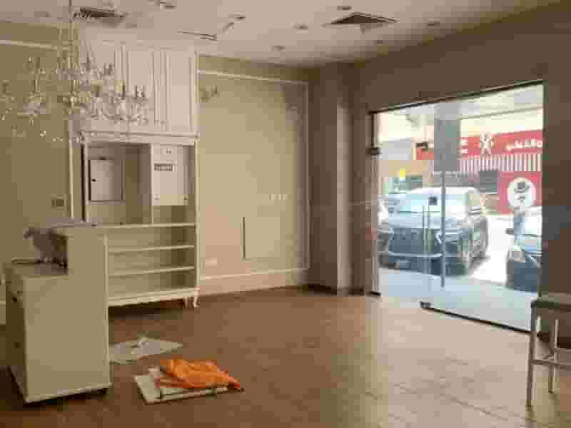 For rent a very large commercial shop close to the airport 