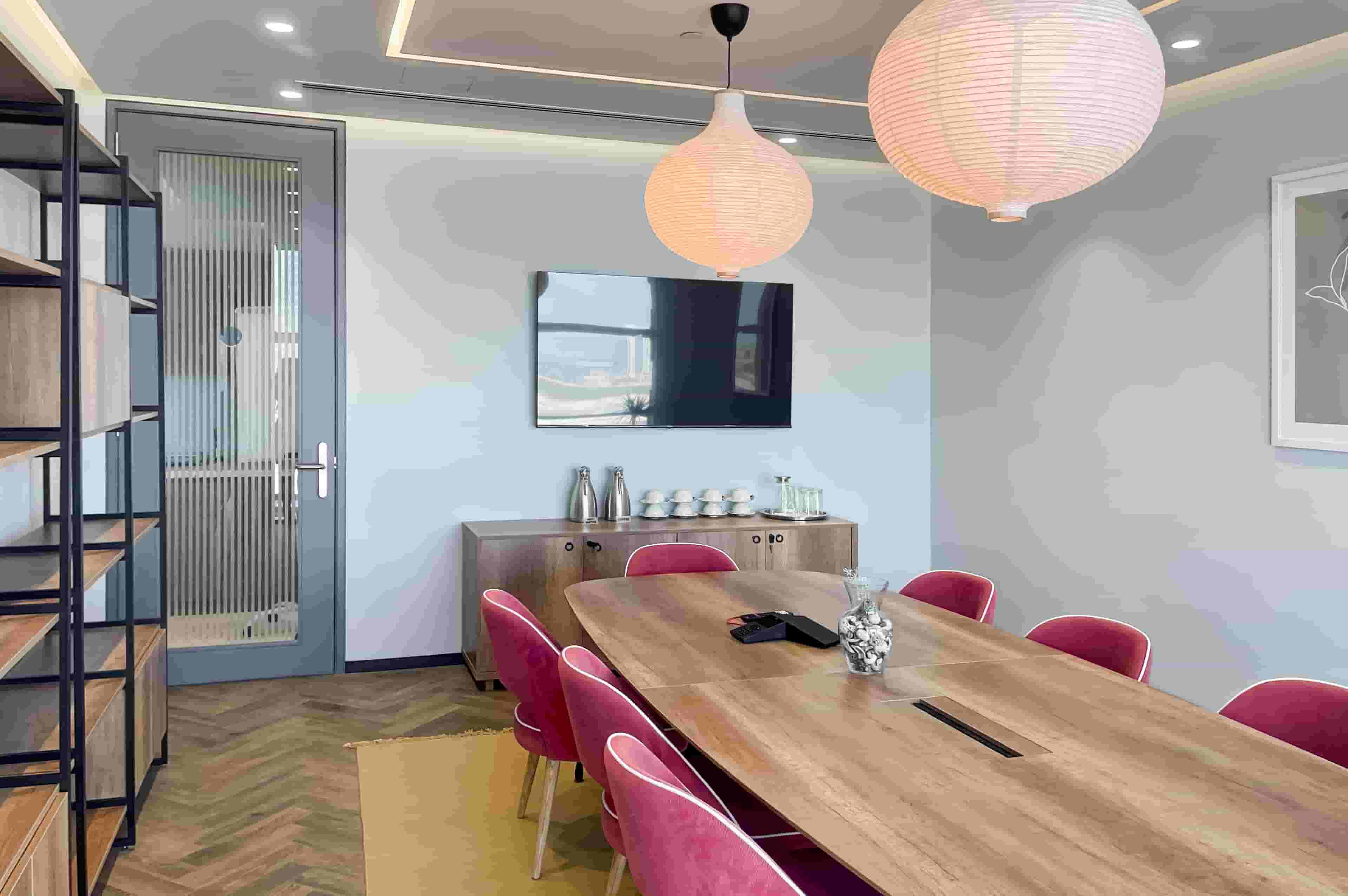 Private office space for 4 persons in Abu Dhabi, Al Maqam Tower
