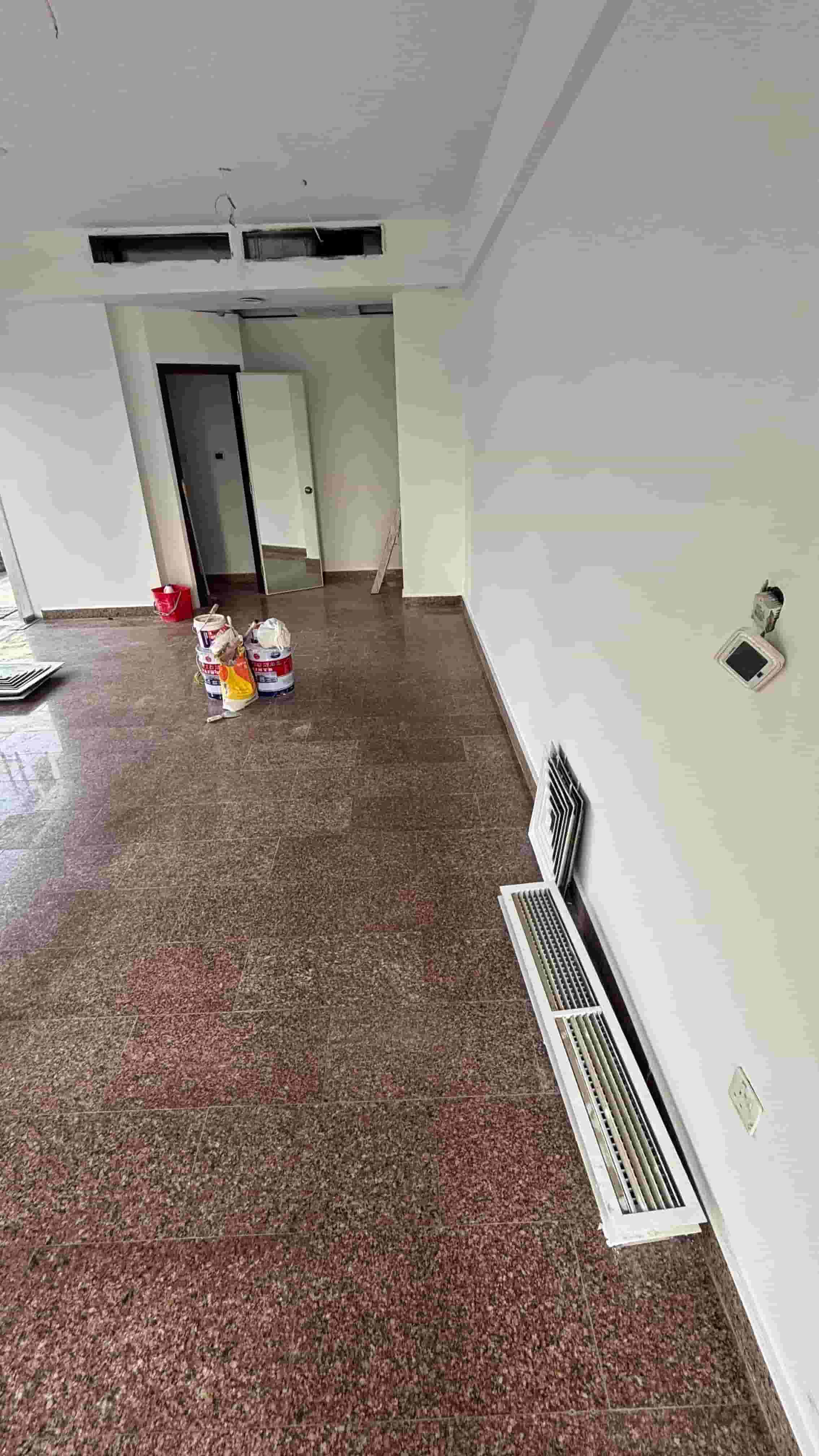 A commercial shop for rent in Khalidiya