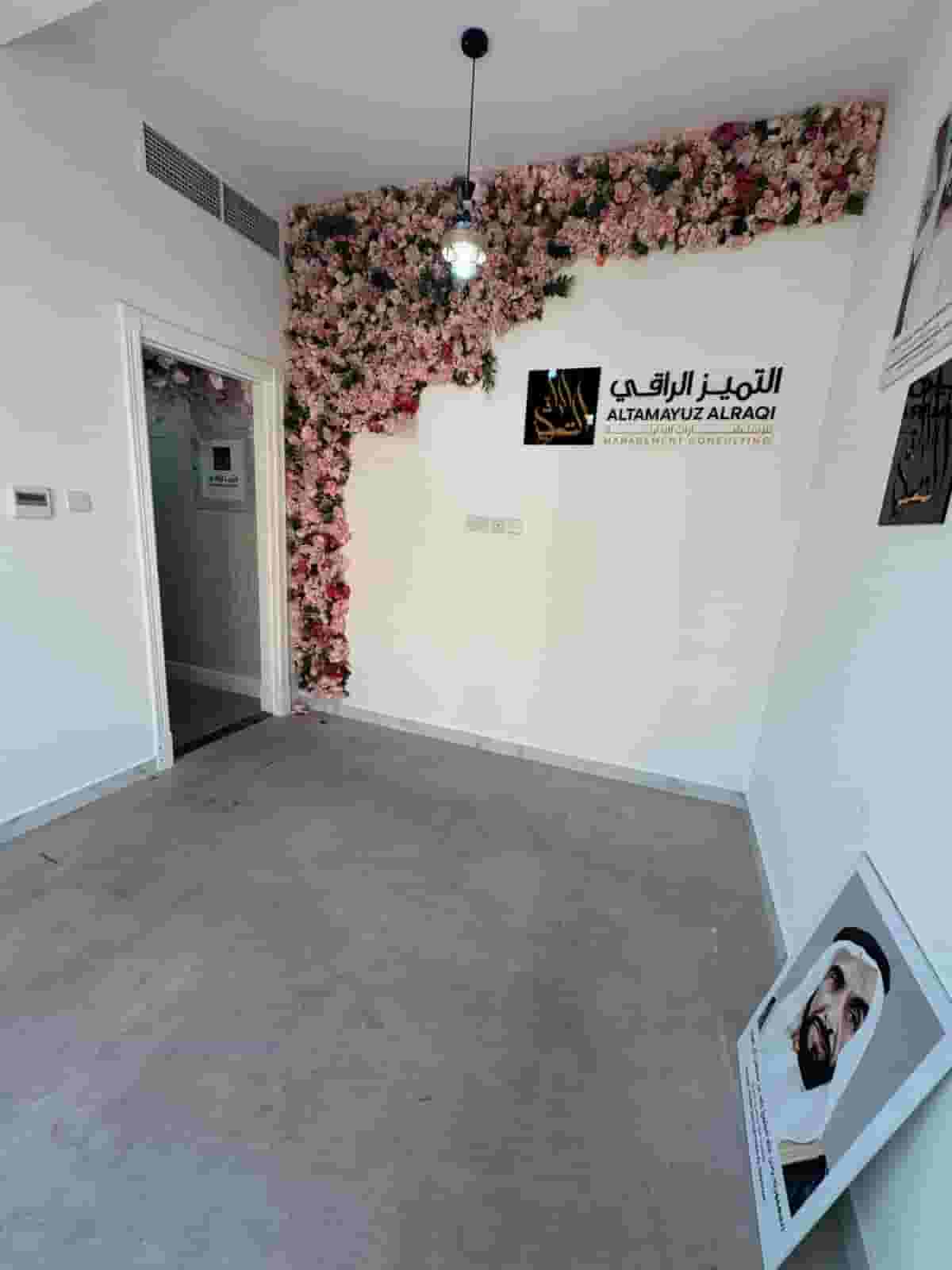 For rent an office in a great location in a building near Khalifa Street