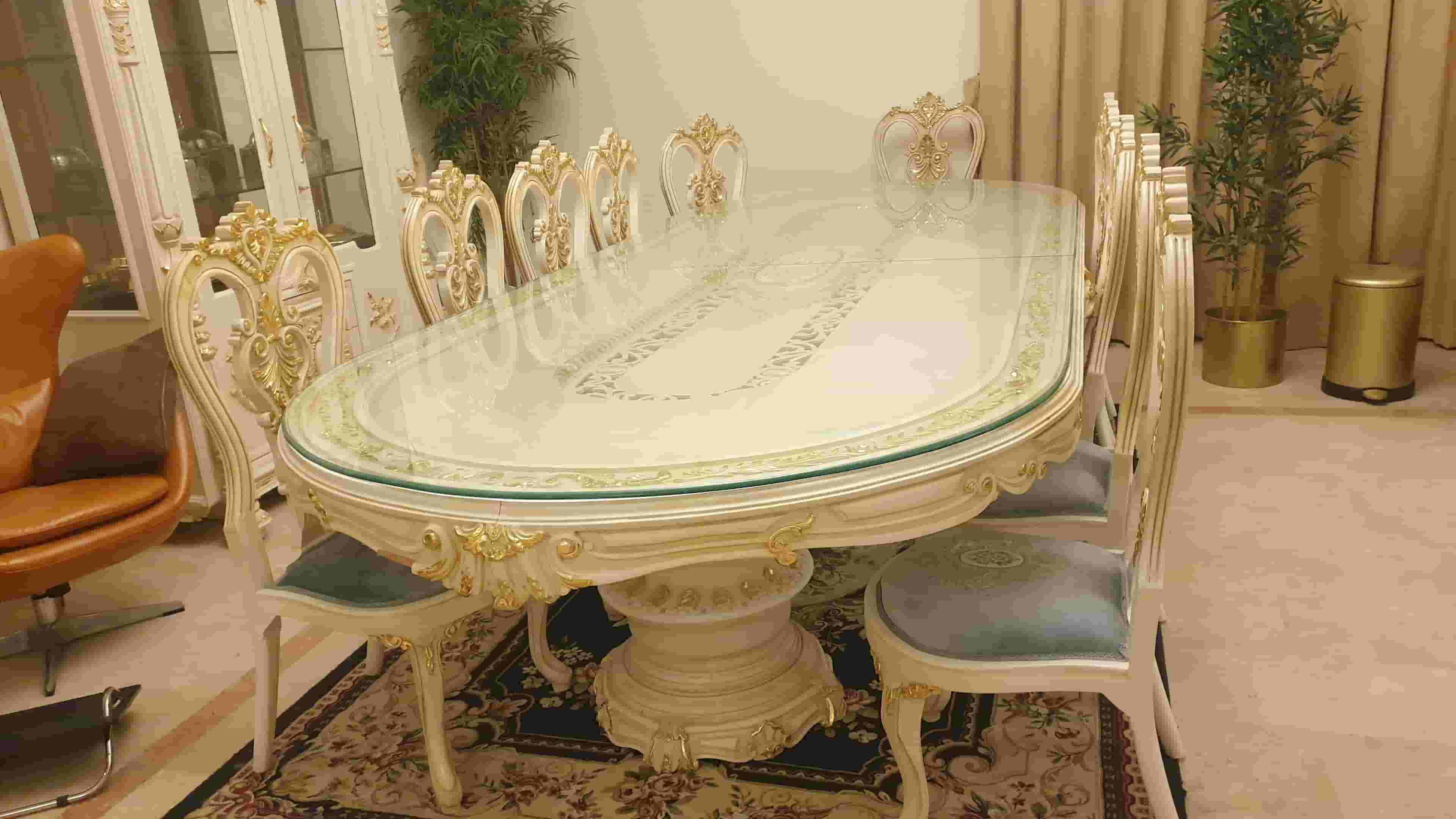 للبيع طاولة طعام كبيره خشب مصري+خزانة+كمودينو