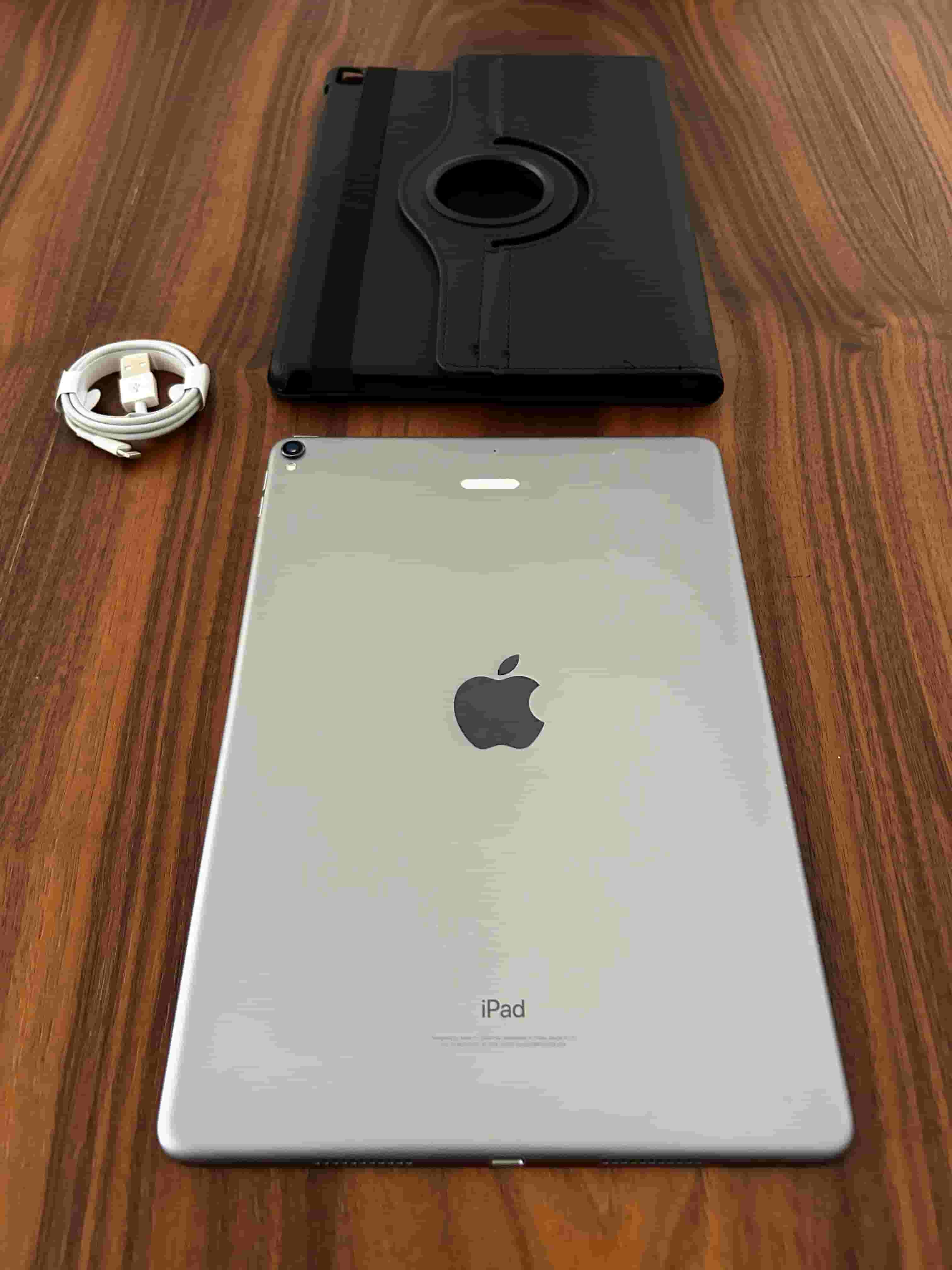 iPad Pro 10.5 64 GB clean