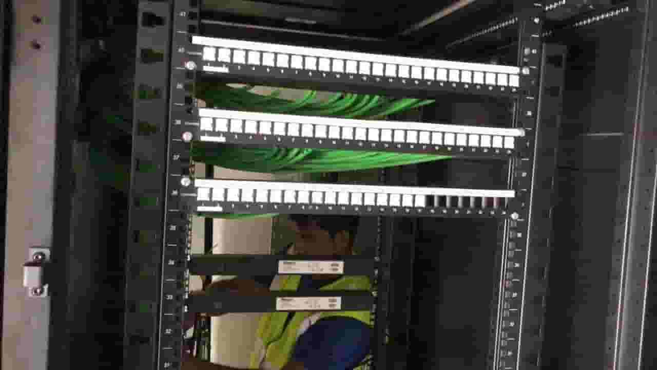 تركيب نظام الاتصالات data cabling