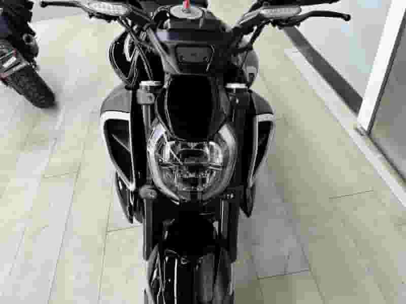 Ducati Diavel V4 Model 2025
