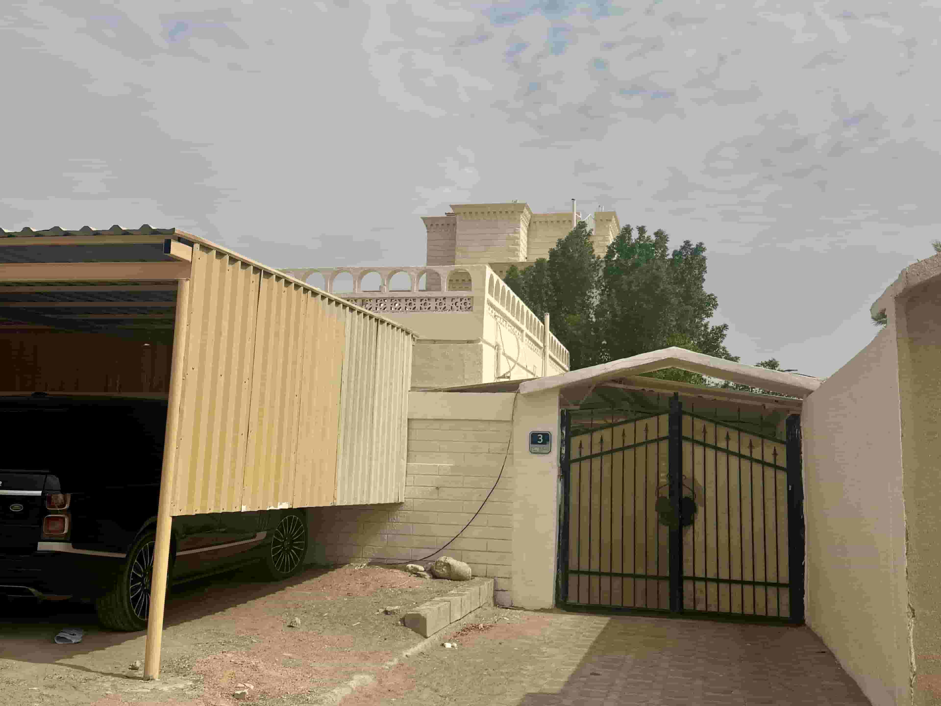 للبيع منزل في منطقة نعمة بجبل حفيت 960 متر 