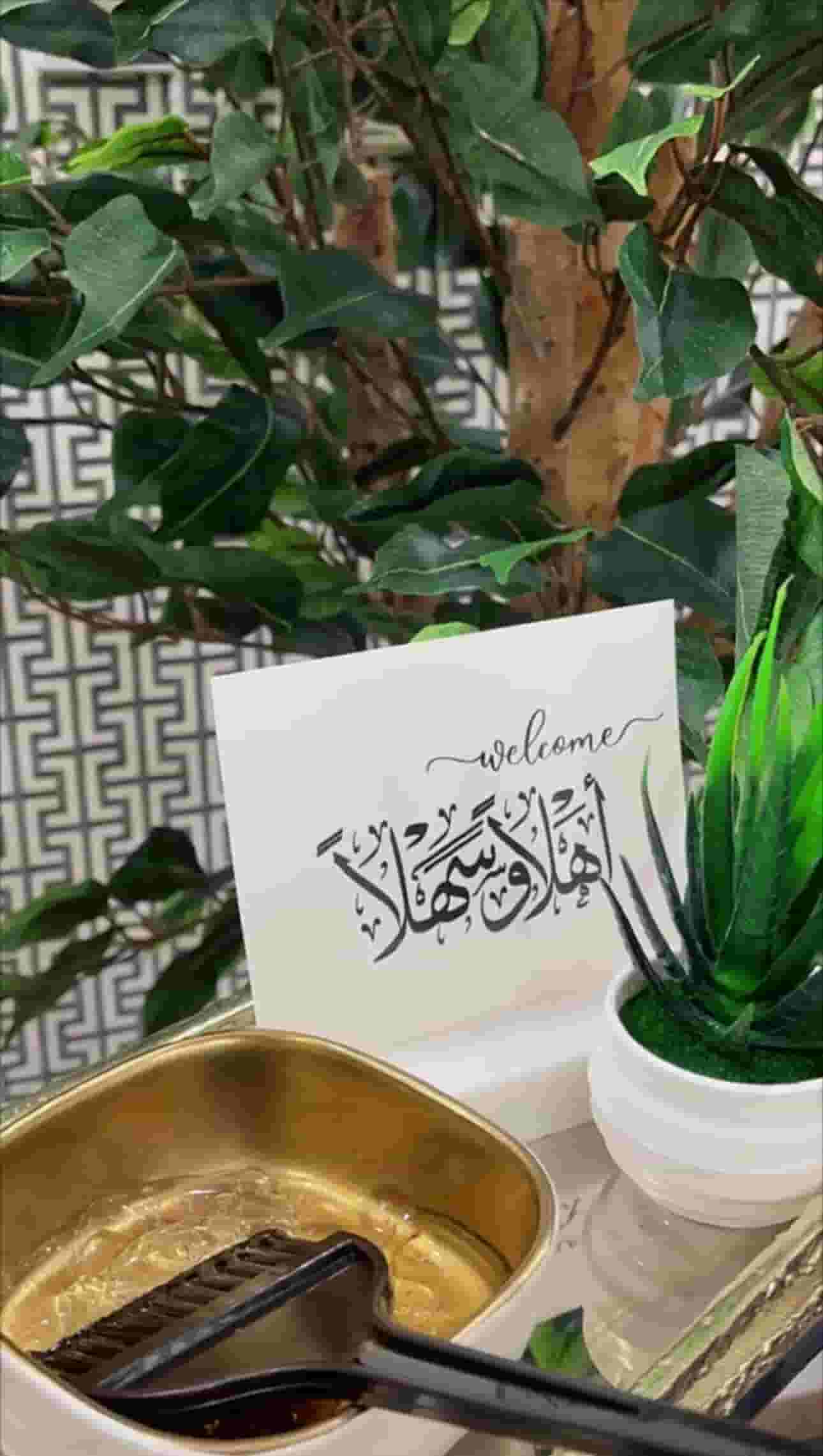 صالون فخم معروض للايجار الشهري والسنوي .
