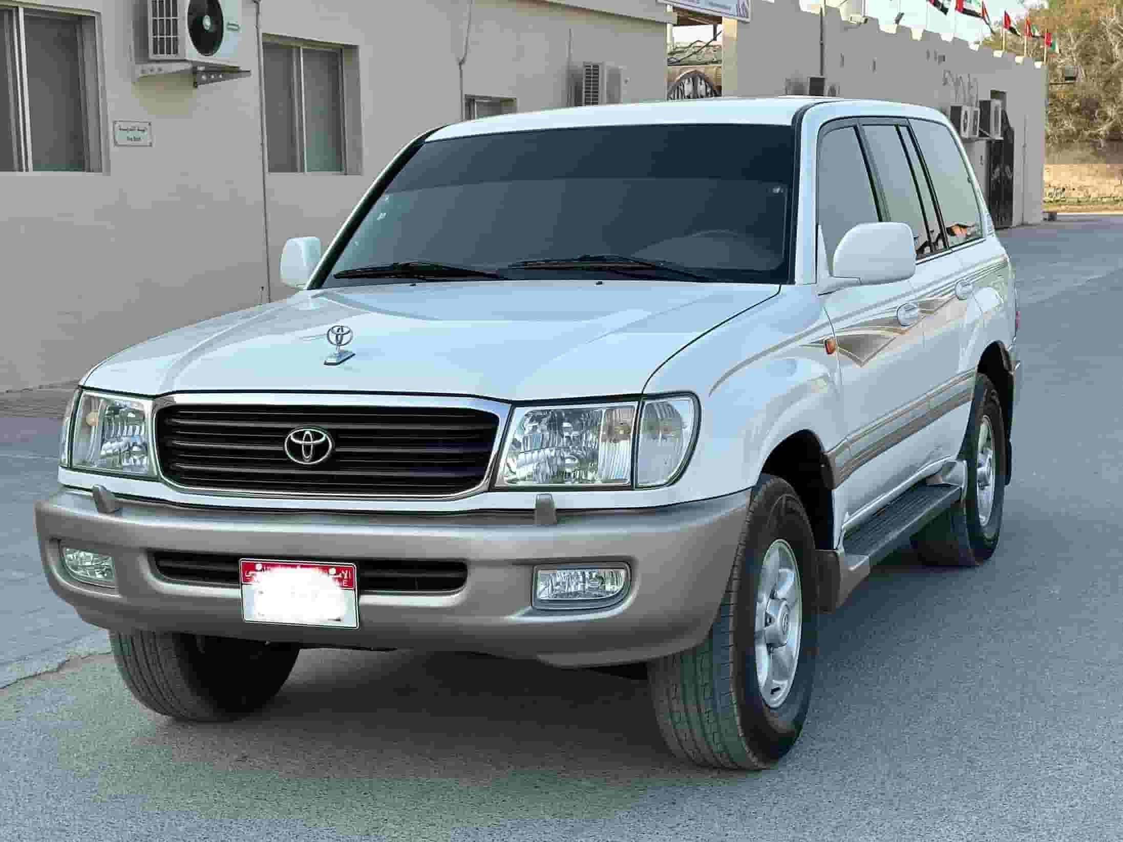 لاندكروزر موديل 2001  