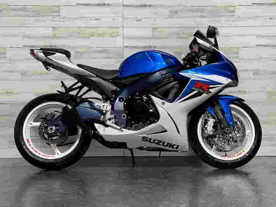 سوزوكي جي اس اكس ار 600 موديل 2011