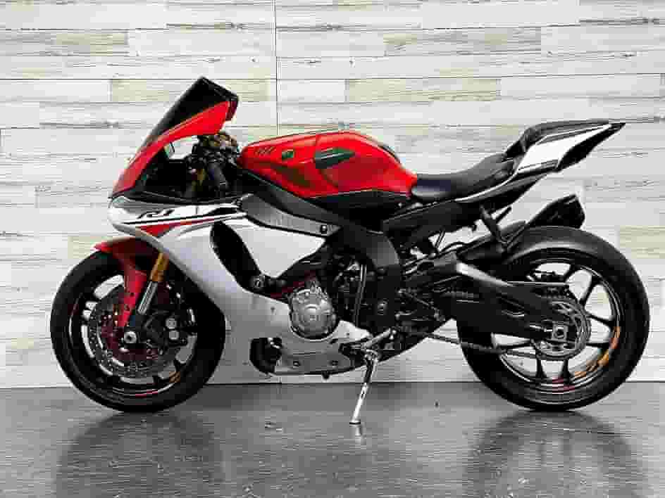 ياماها آر 1 موديل 2015