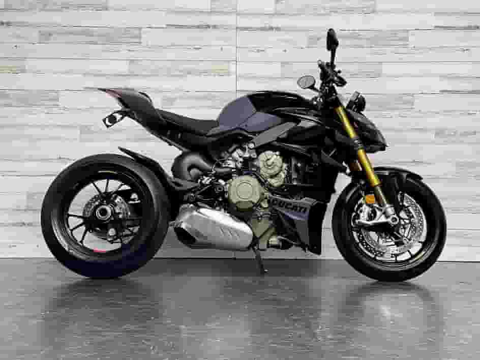 دوكاتي ستريت فايتر V4S 2023