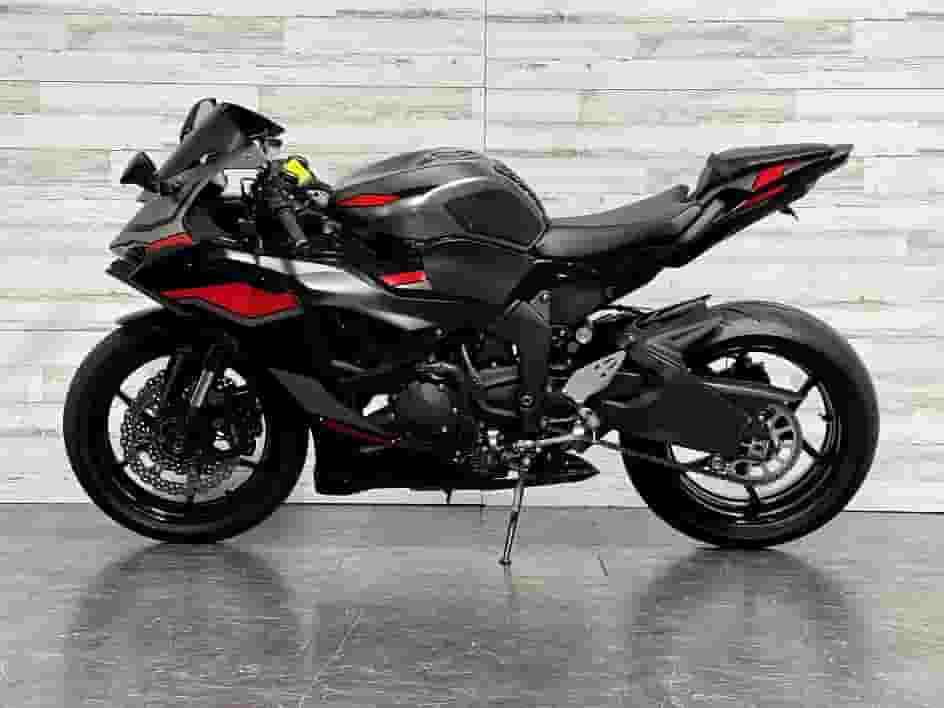 2024 كاواساكي نينجا ZX6R
