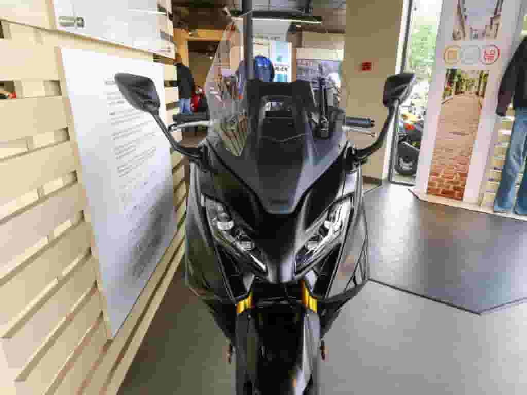 Yamaha T-max 2024