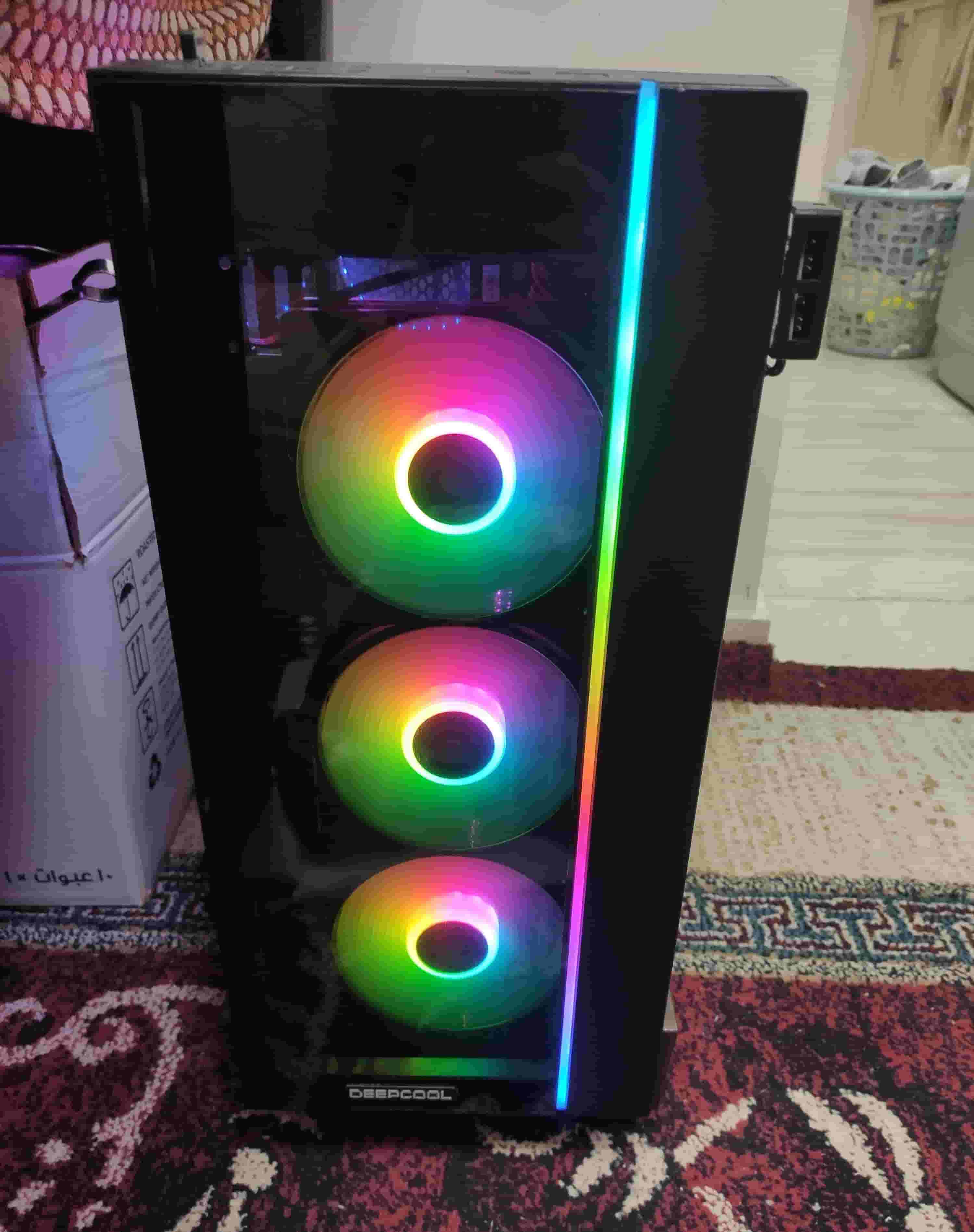 كمبيوتر الألعاب في حالة جيدة