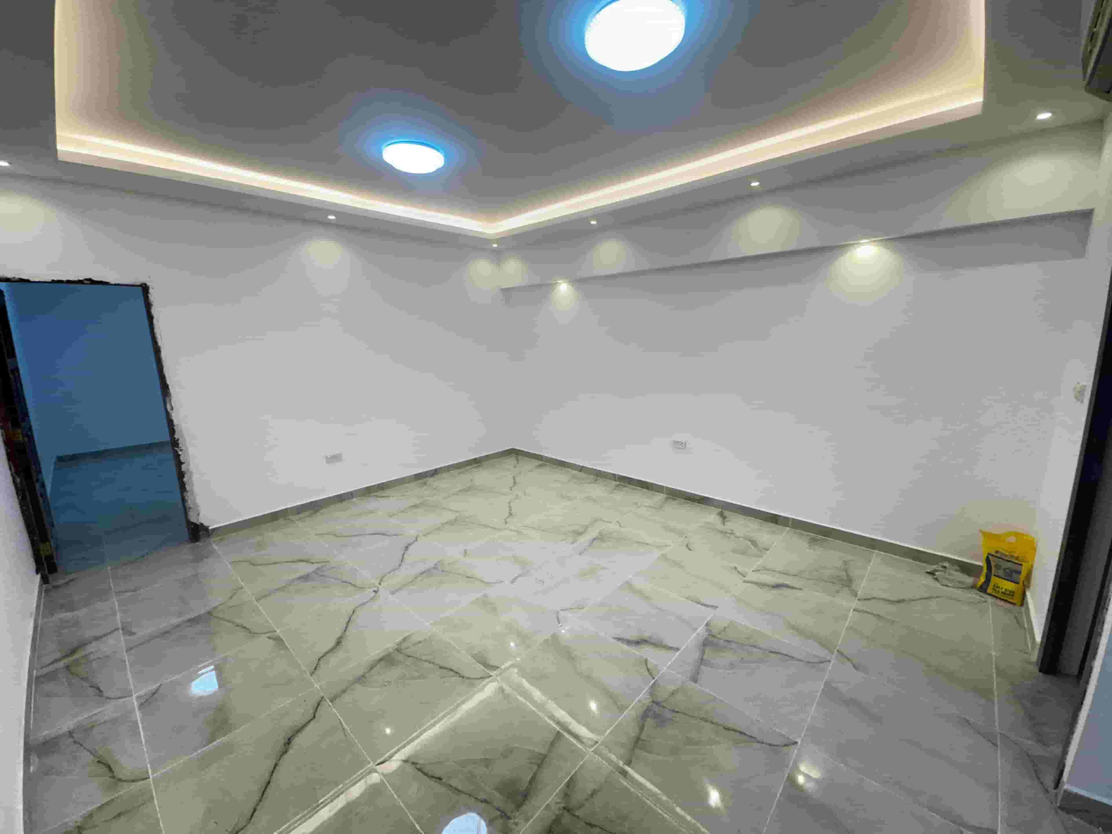 للايجار ملحق غرفه وصاله مع حوش اول ساكن بمدينة الرياض