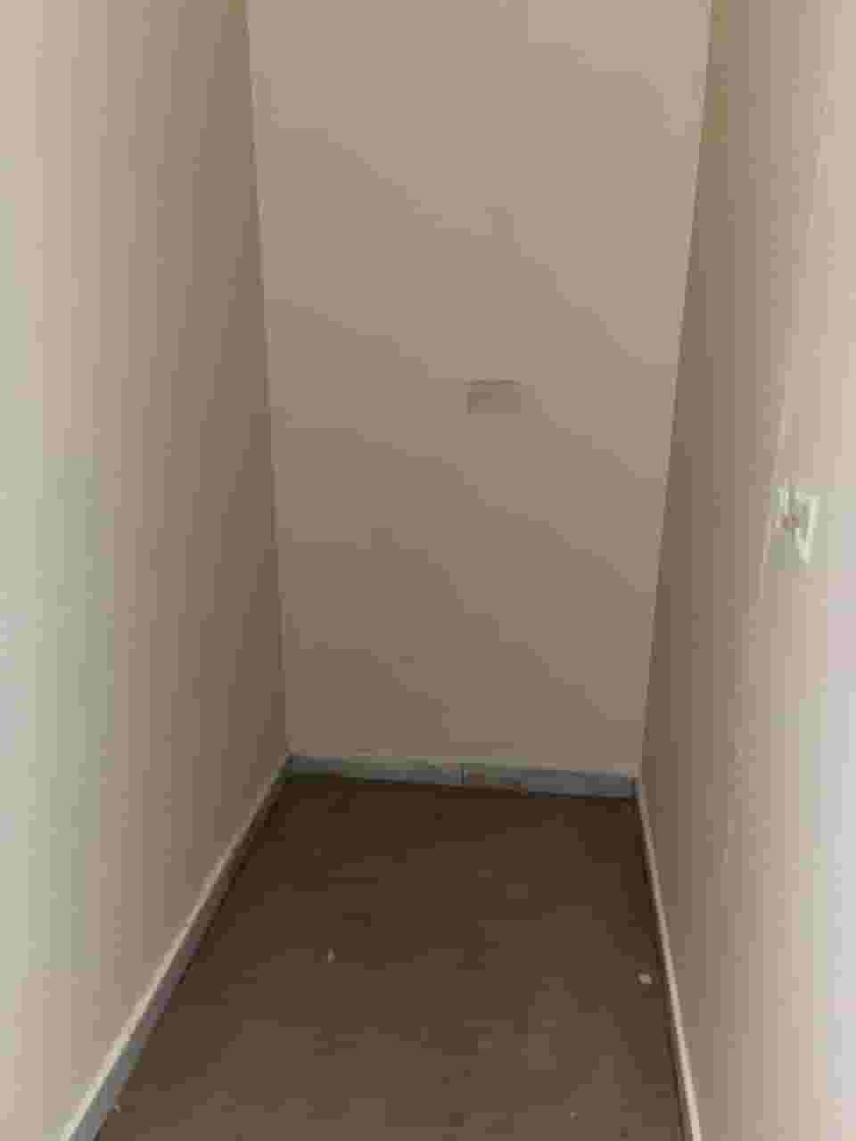 مكتب للإيجار في شارع صلاح الدين، ديرة