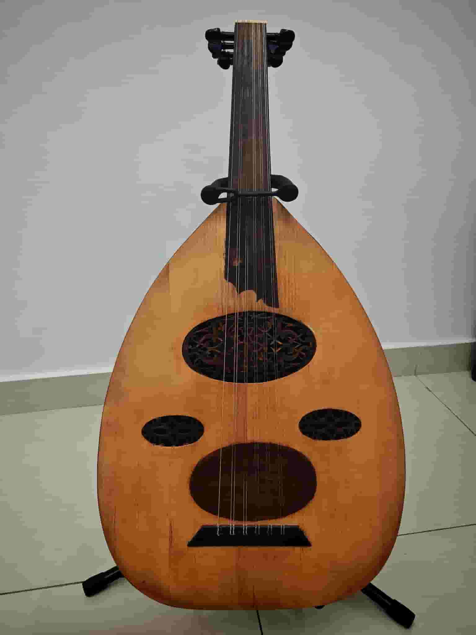 عود أثري تراثي نادر  