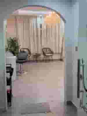 صالون نسائي مجهز للبيع