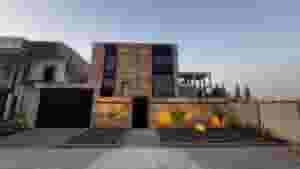 فيلا فاخره للبيع ف منطقه العاليه بعجمان 