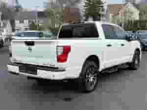 2022 Nissan Titan SV