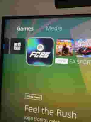 حساب فيفا 26 للبيع ( الحساب فيه اكثر من لعبه زي روكت وفورت ومارفل رايفل) الحساب ستور اماراتي