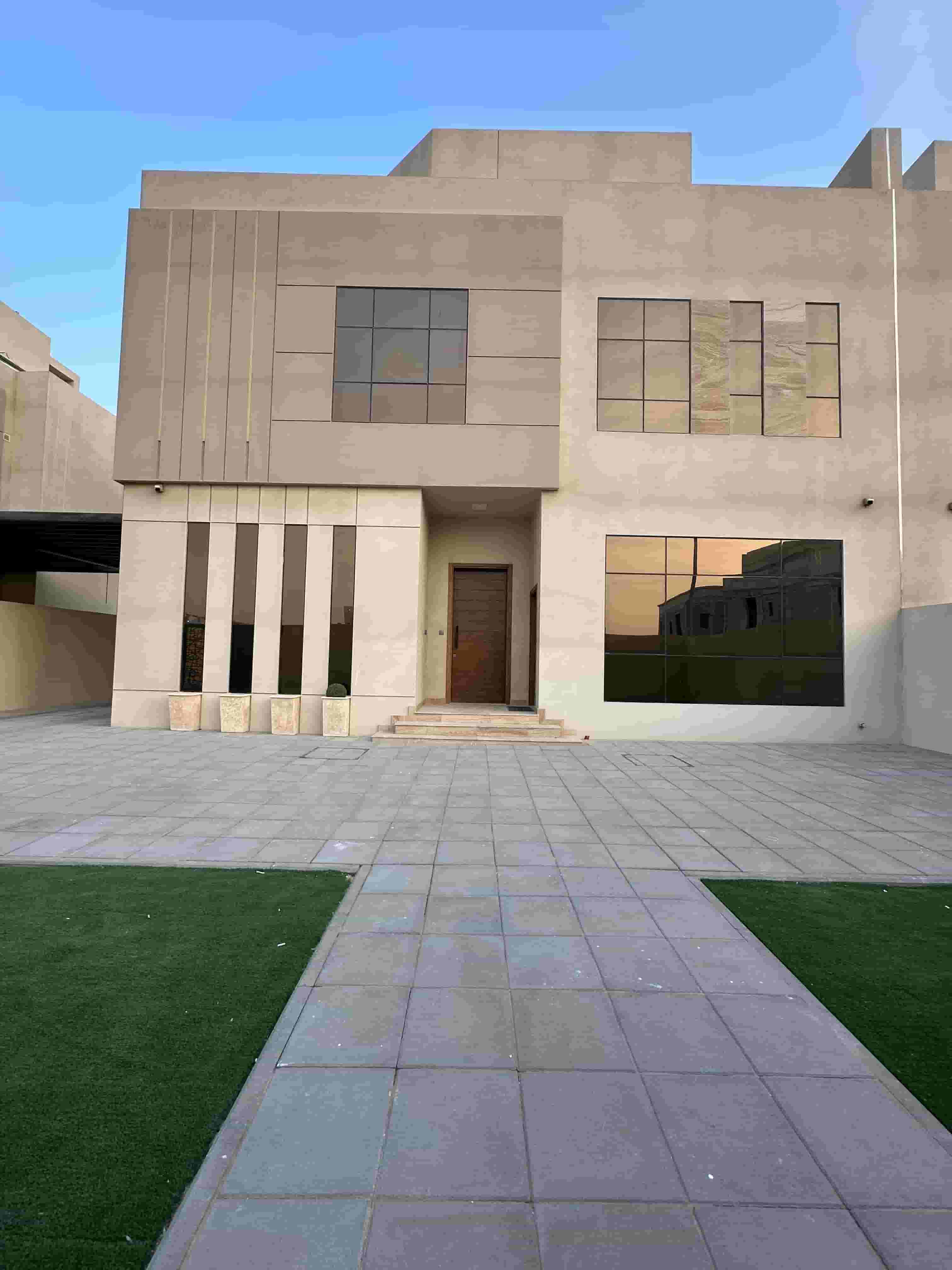 فيلا للإيجار في الشارقة  