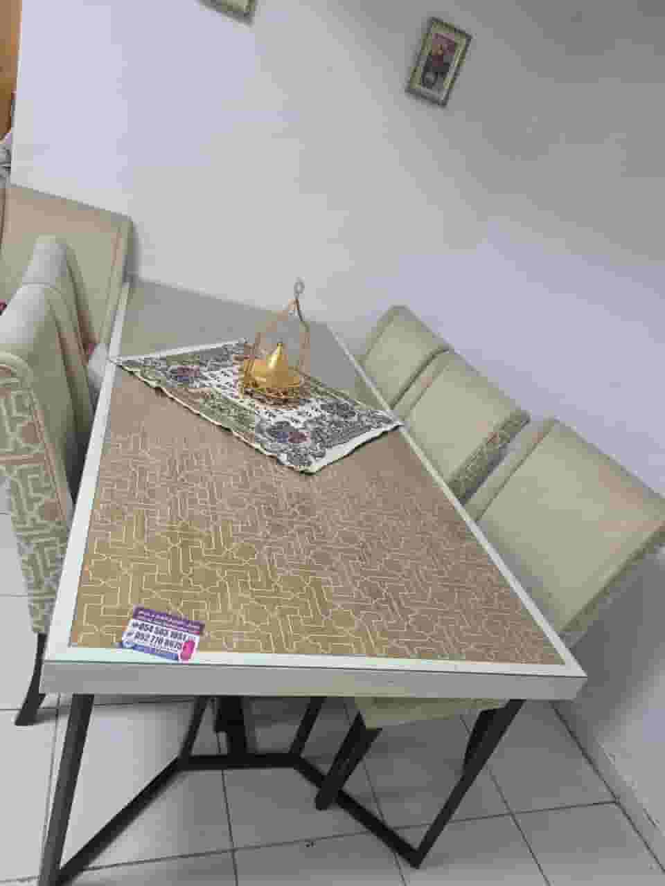 شراء الأثاث المستعمل وتصويره