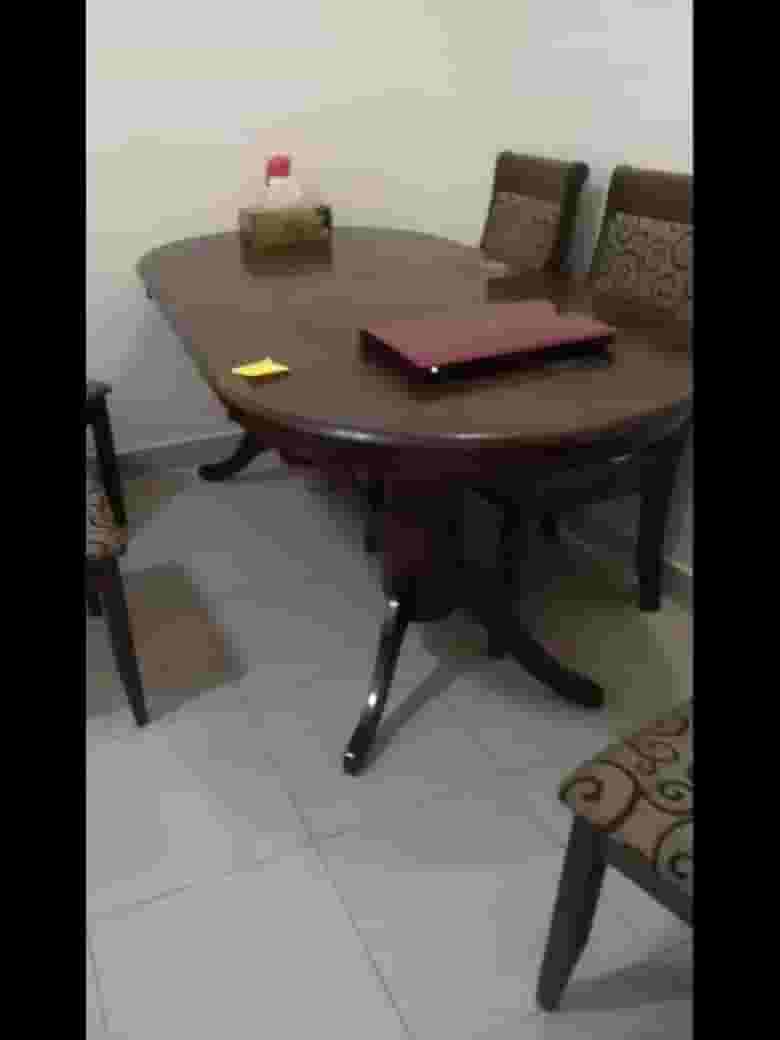 شراء الأثاث المستعمل وتصويره