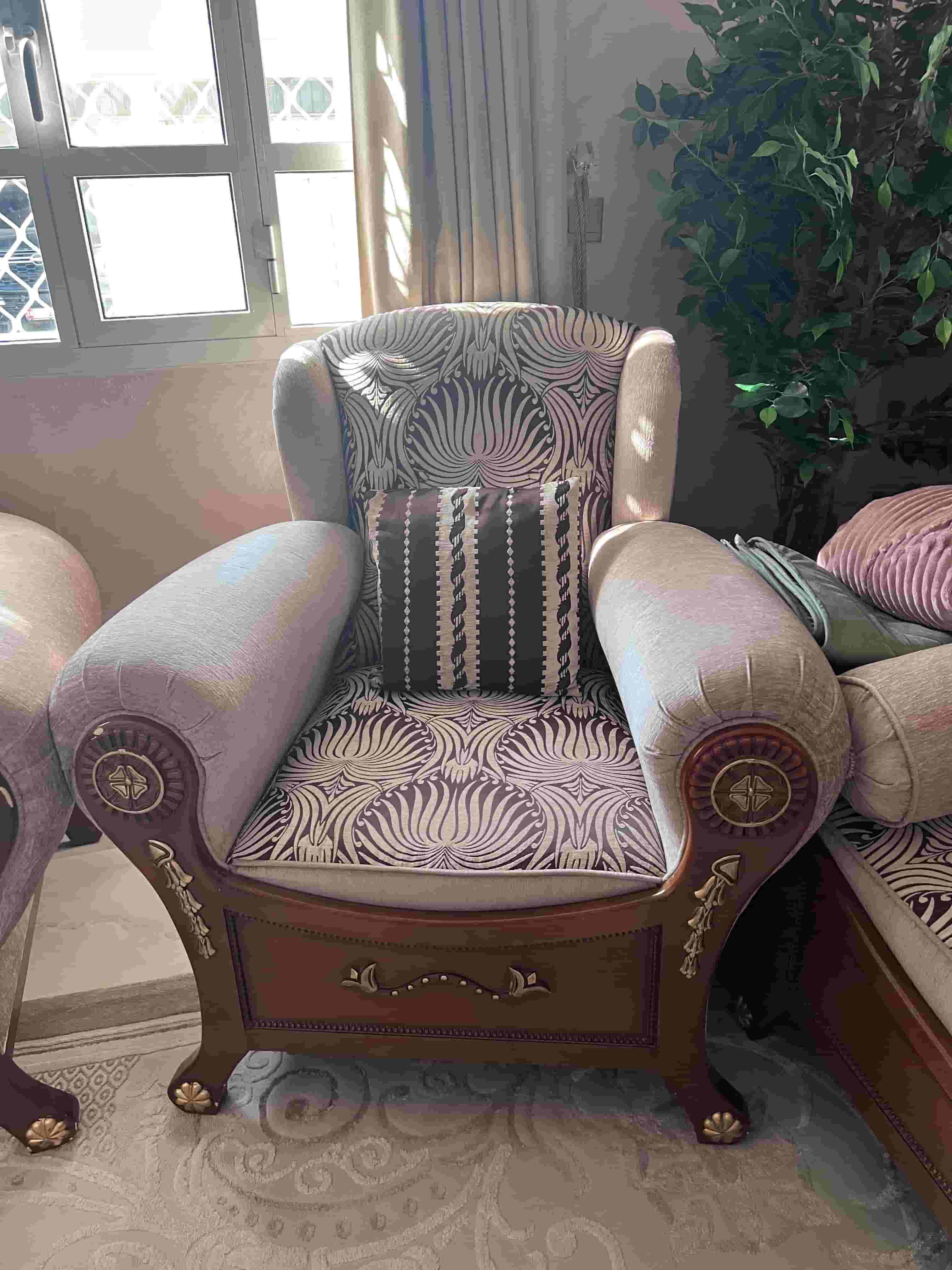 اثاث منزلي + سجاده كبيره للبيع