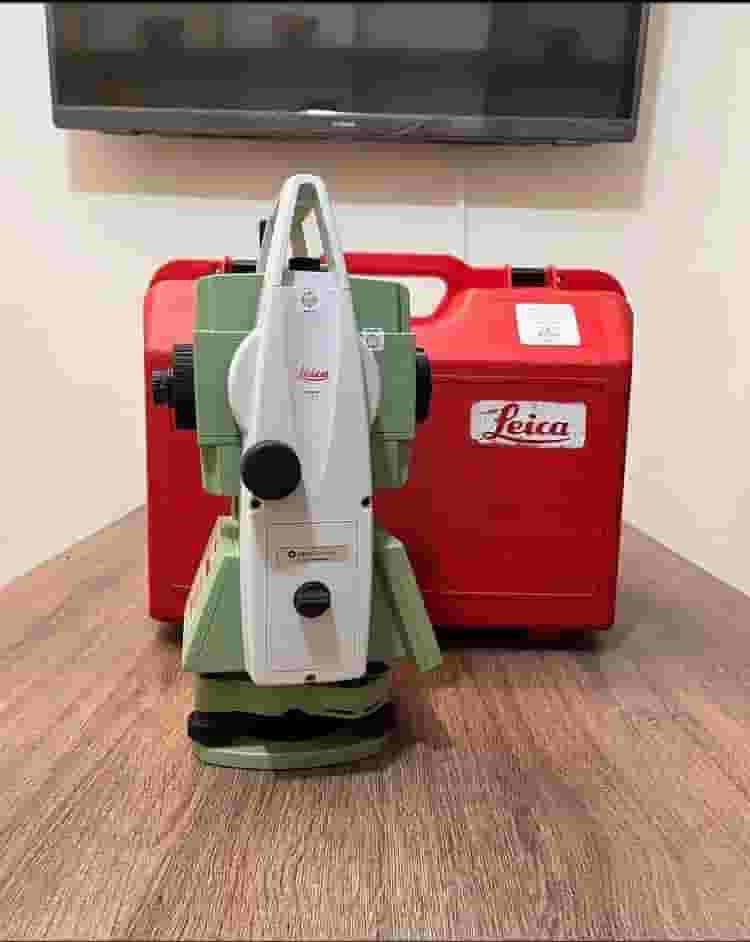 3 Month Used Leica Total Station Ts11 R1000
