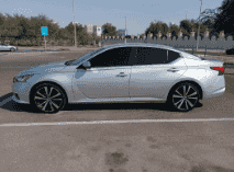 Nissan Altima model 2020