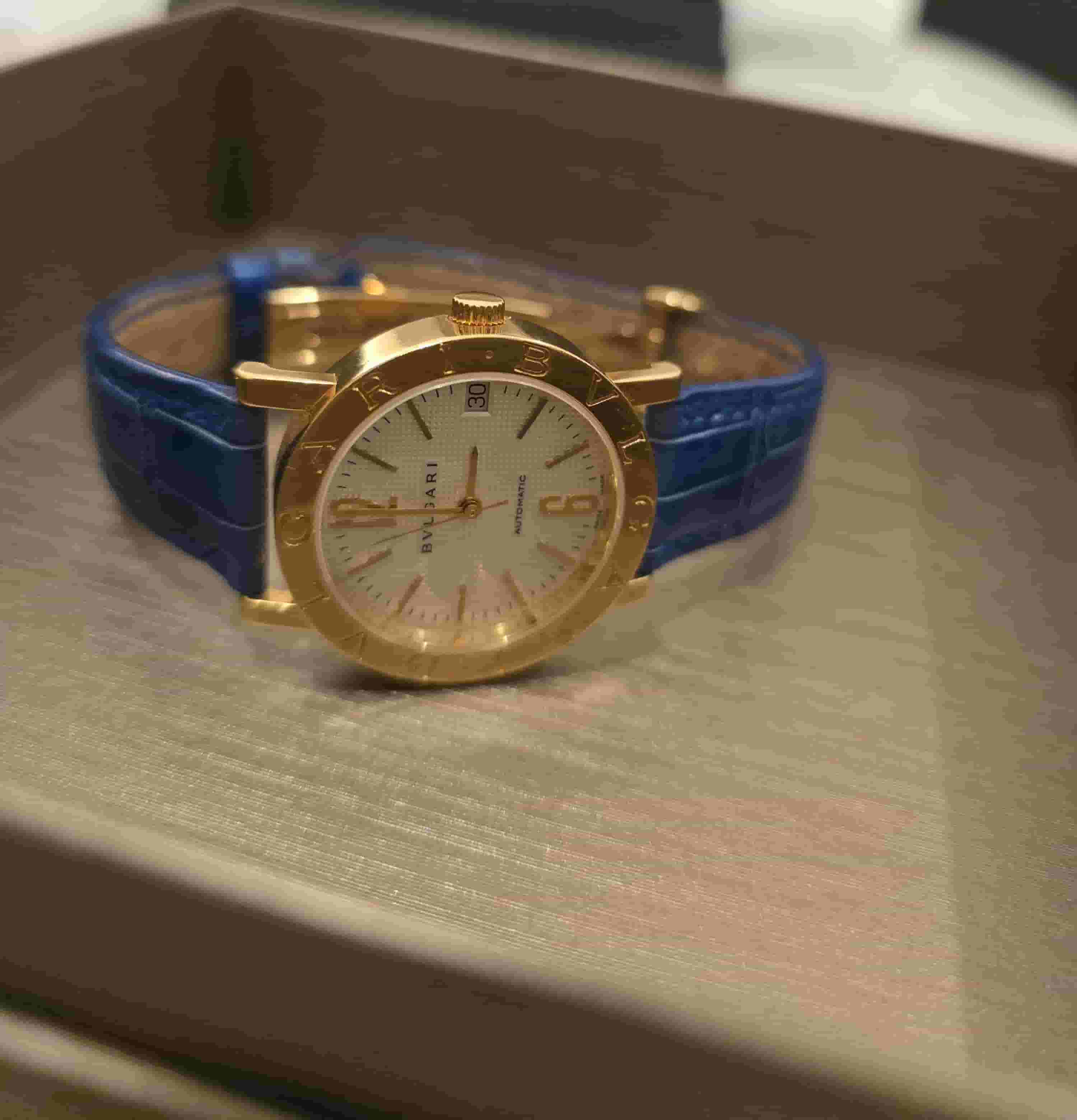ساعة بلغاري ذهب عيار 18 مع حزام جلد اصلي